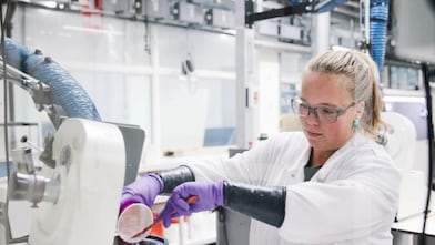 Women working in a lab